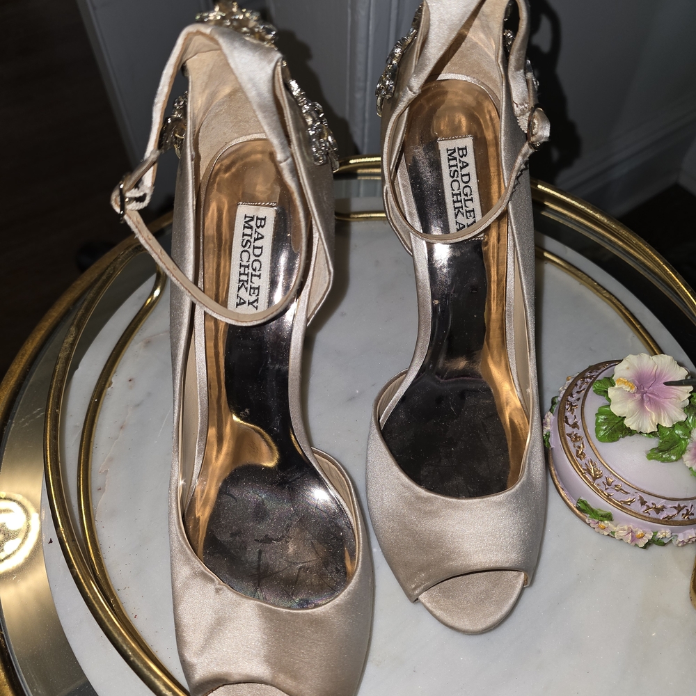 Badgley Mischka Gold Satin Peep-Toe Heels